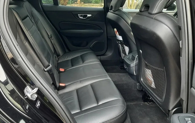 Volvo V60 Cross Country cena 119900 przebieg: 64800, rok produkcji 2020 z Biała małe 667